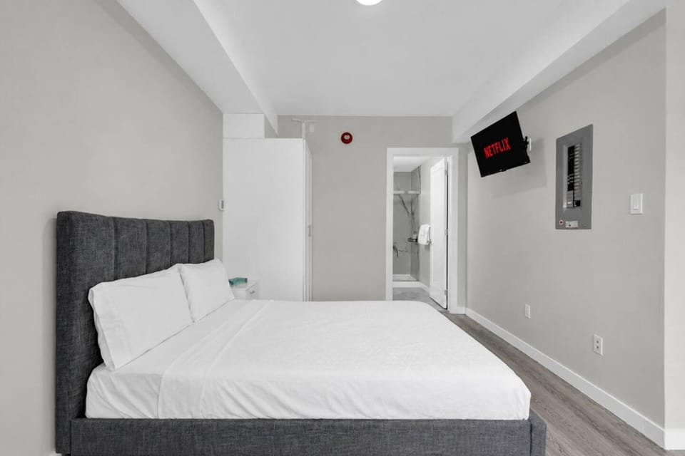 The Executive Studio Apartment in Oshawa