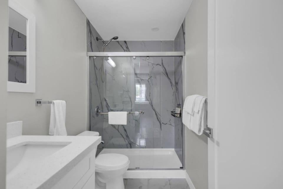 The Executive Studio Apartment in Oshawa