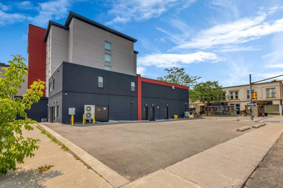 The Horizon Suite Apartment in Oshawa