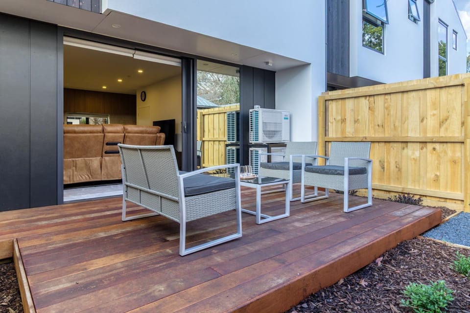 Patio, Living room, Seating area, Dining area