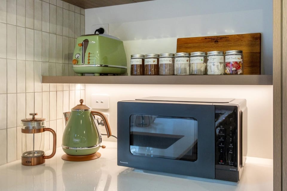 Coffee/tea facilities, Kitchen or kitchenette, microwave, toaster