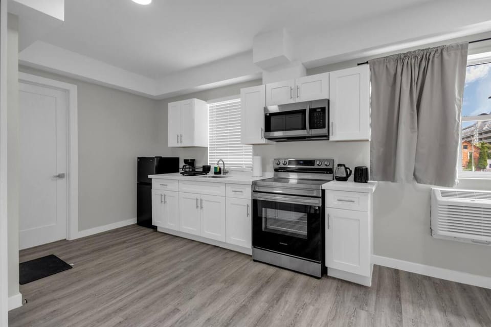 The Crown Suite Apartment in Oshawa