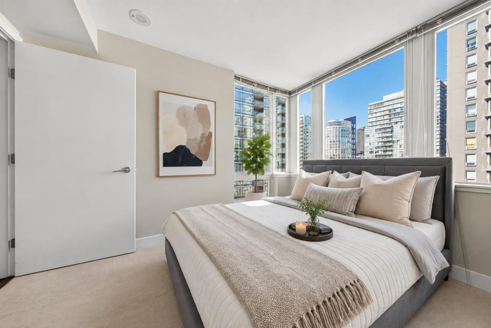 Yaletown Energy Elevated 2BR City Escape Apartment in Vancouver