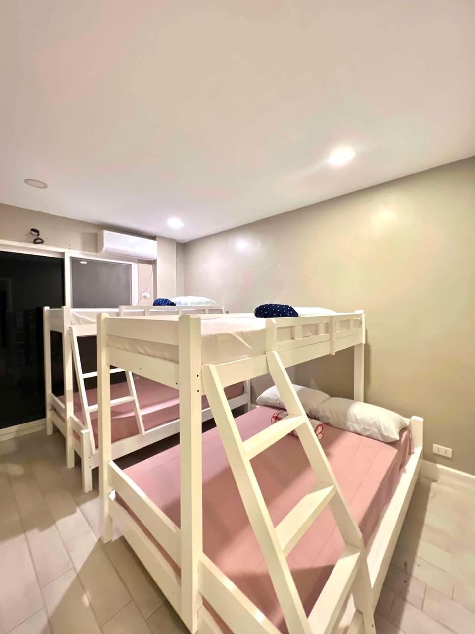 Photo of the whole room, Bedroom, bunk bed, air conditioner