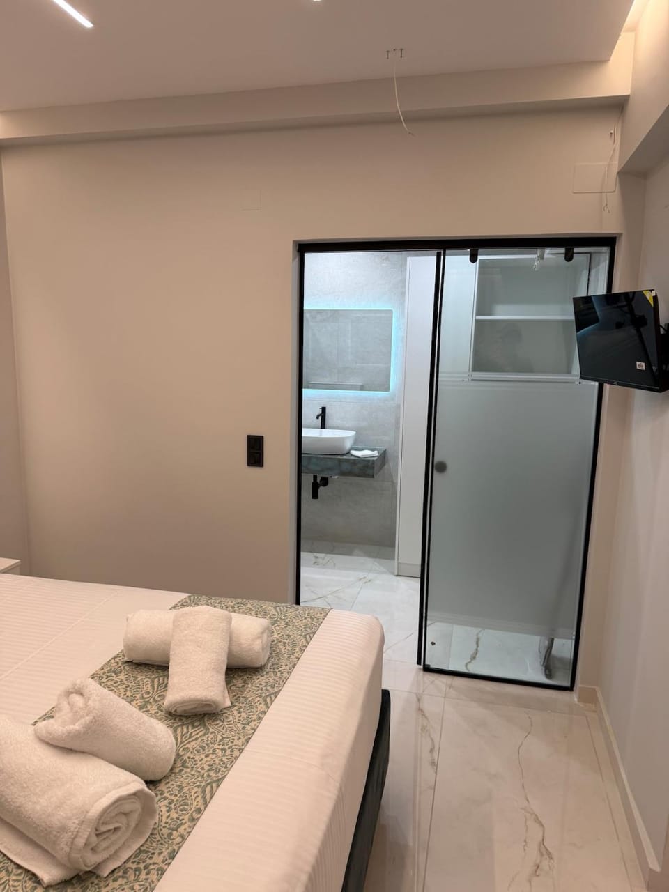 Bathroom, Photo of the whole room