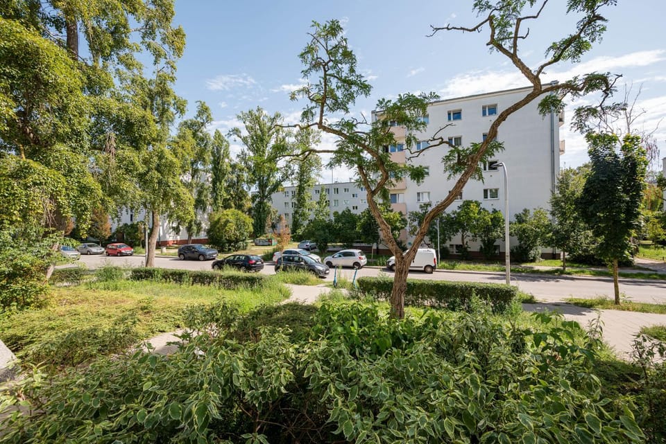 Neighbourhood, Location