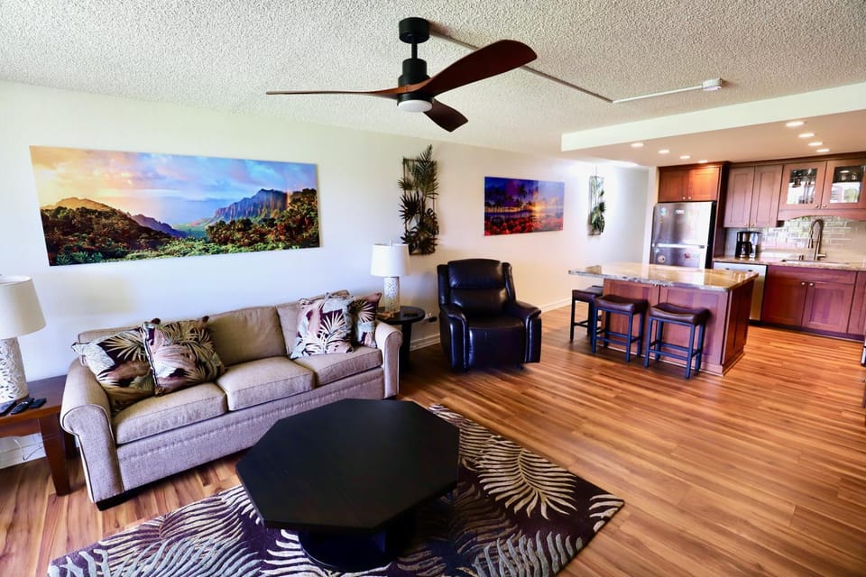 Kitchen or kitchenette, Living room, Seating area