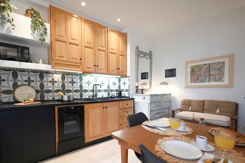 Coffee/tea facilities, Kitchen or kitchenette, Living room, Dining area, pet friendly, stove