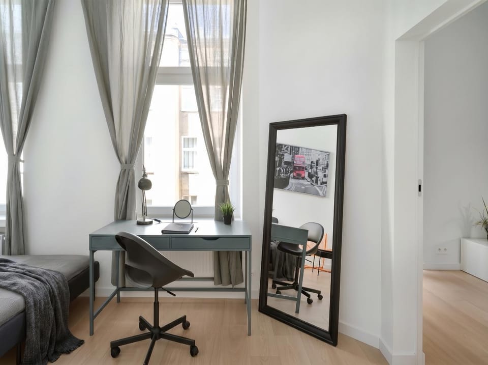 Bed, Photo of the whole room, Dining area, Bedroom