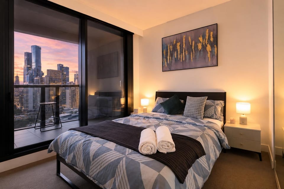 Bed, View (from property/room), Balcony/Terrace, Photo of the whole room, Bedroom, City view, Sunset