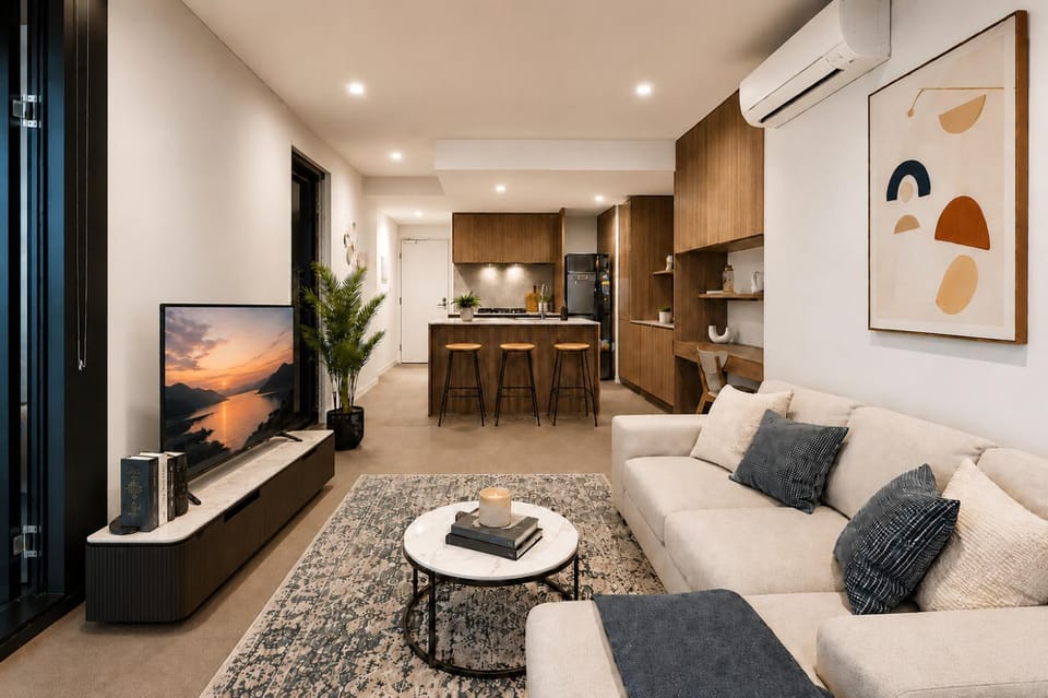 TV and multimedia, Kitchen or kitchenette, Living room, Seating area, Dining area, air conditioner