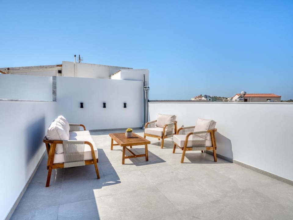 Patio, Day, Balcony/Terrace