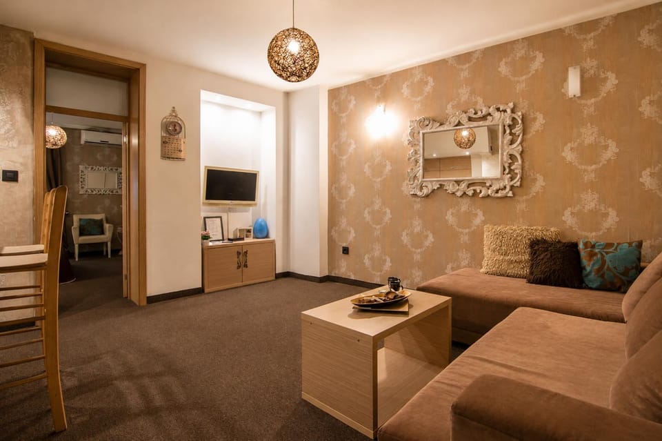 TV and multimedia, Kitchen or kitchenette, Living room, Seating area, minibar