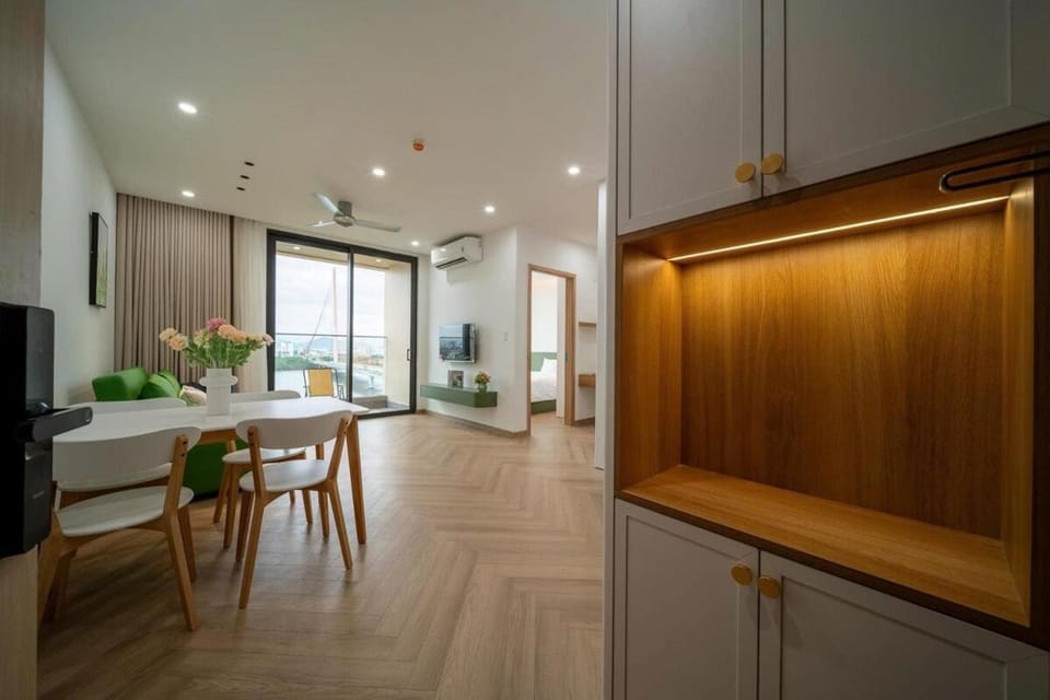Panoma 2 Stunning River & Bridge View Apartment in Da Nang