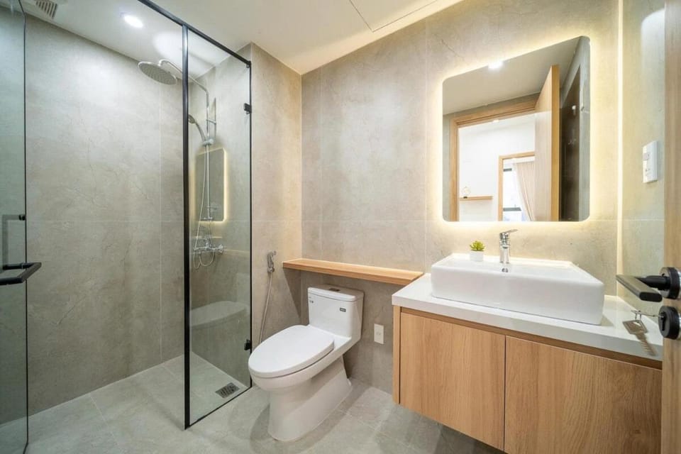 Panoma 2 Stunning River & Bridge View Apartment in Da Nang