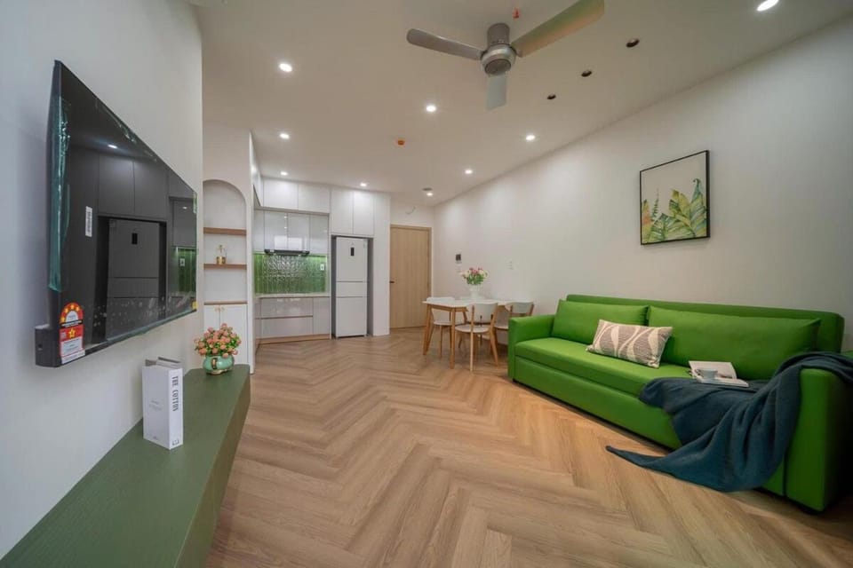 Panoma 2 Stunning River & Bridge View Apartment in Da Nang