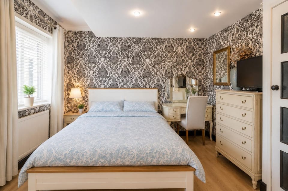 K Suites - Liverpool Road Worcester with Hot Tub House in Worcester