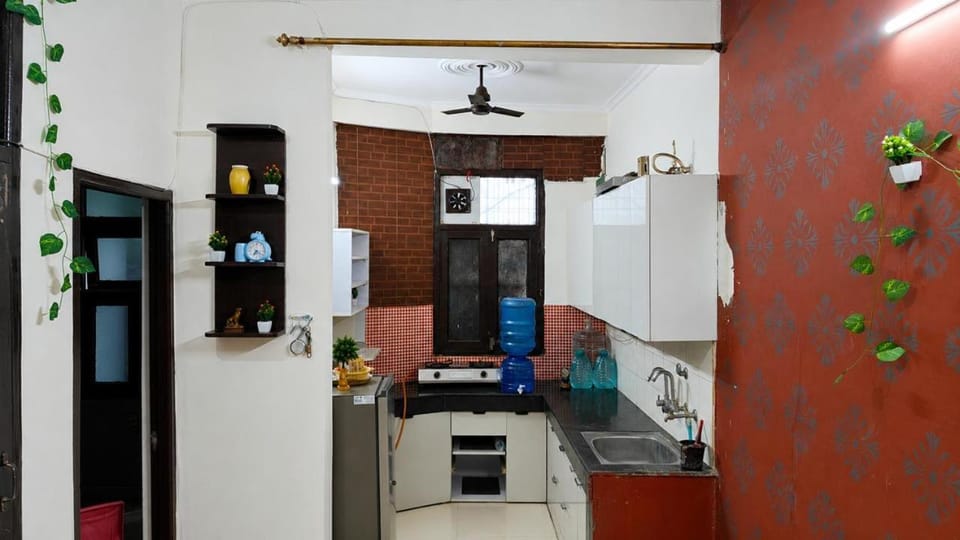 Kitchen or kitchenette, pet friendly, stove