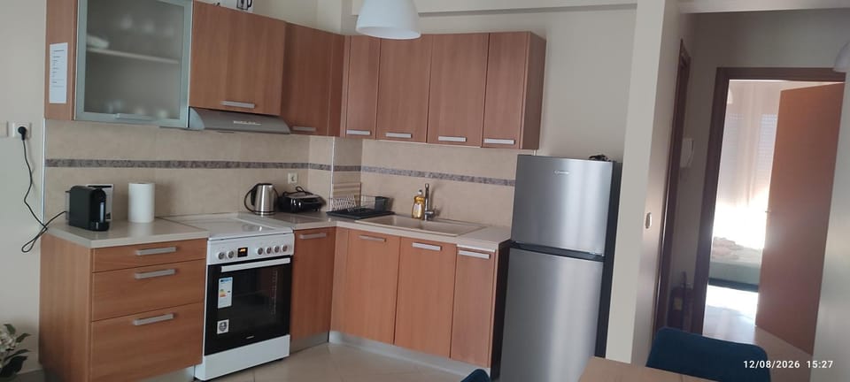 Coffee/tea facilities, Kitchen or kitchenette, oven, stove