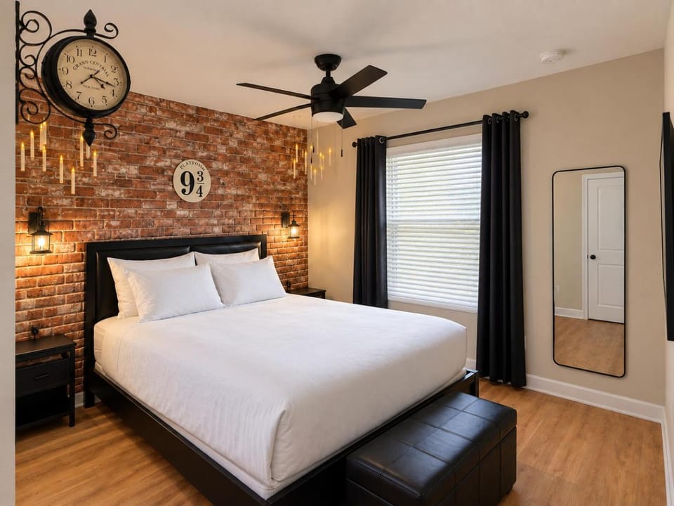 Bed, Decorative detail, Seating area, Bedroom