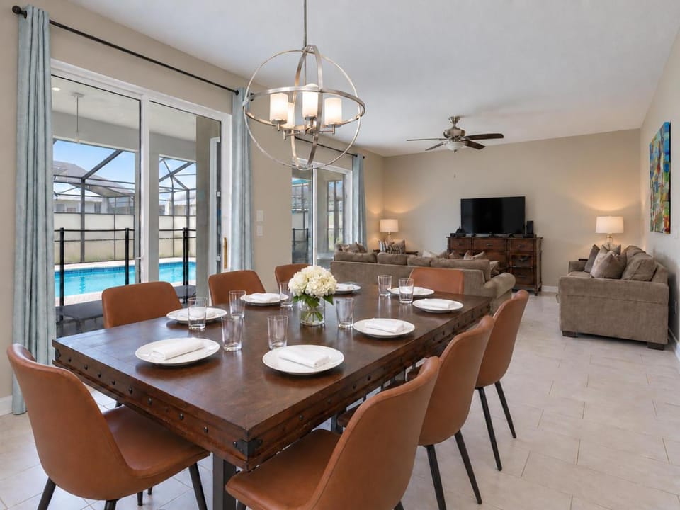 TV and multimedia, Living room, Seating area, Dining area, Pool view