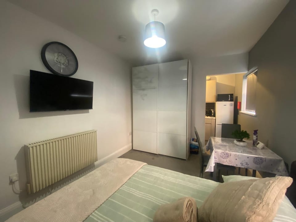 Cosy private studio in the heart of Moseley Apartment in Metropolitan Borough of Solihull