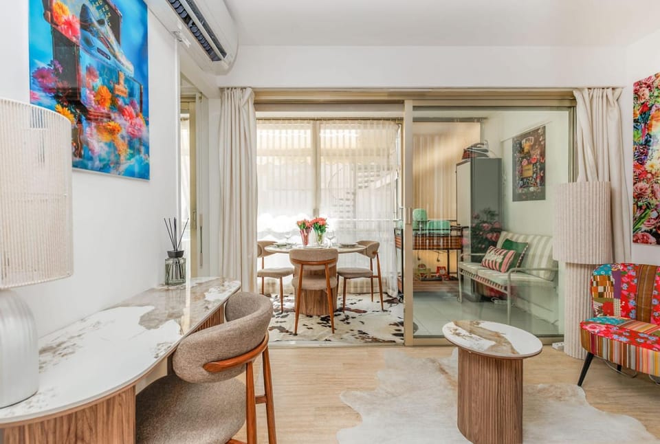 Living room, Seating area, air conditioner