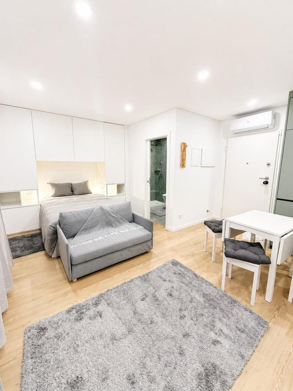 Kitchen or kitchenette, Dining area, Bedroom