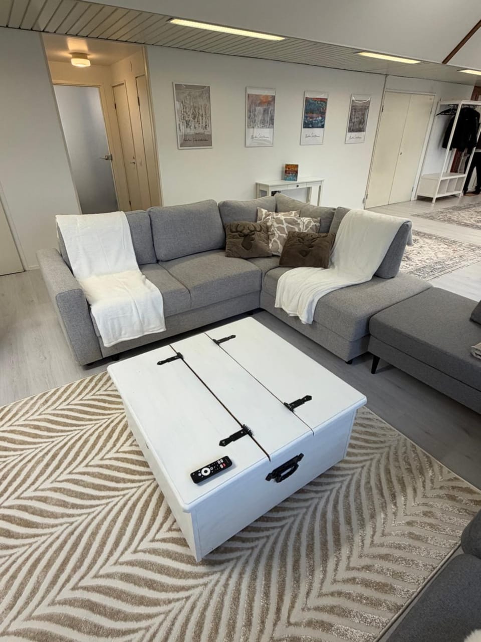 Living room, Seating area