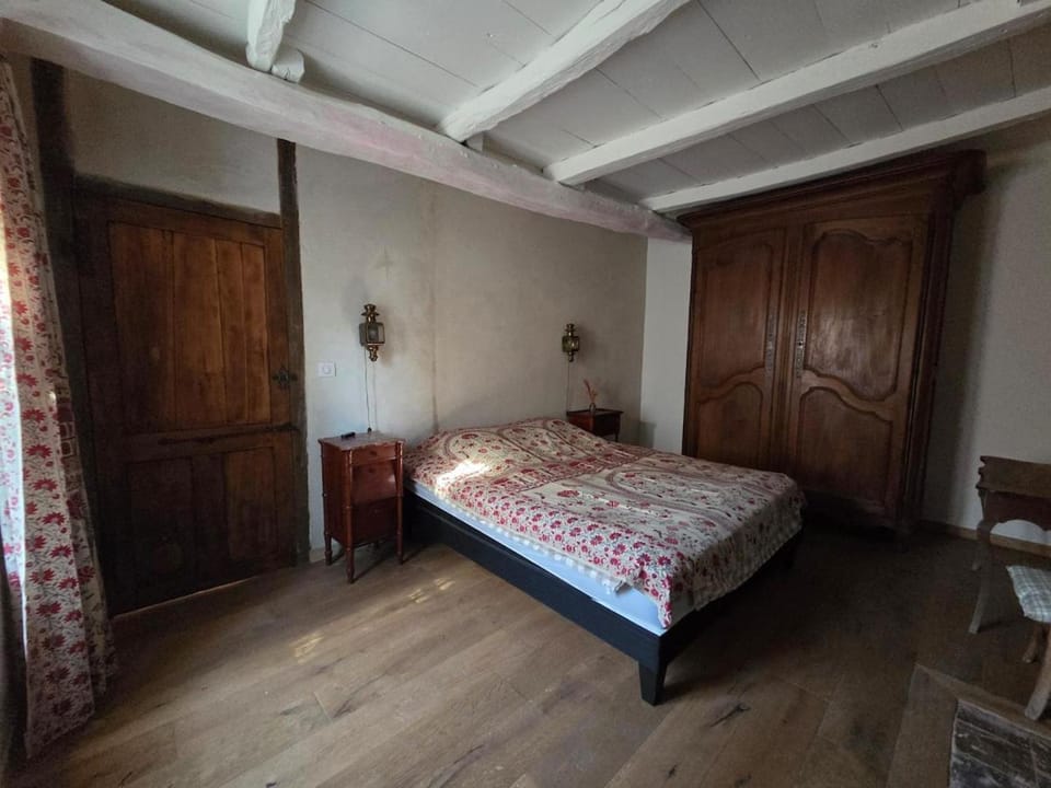 Bed, Photo of the whole room, Bedroom, wardrobe