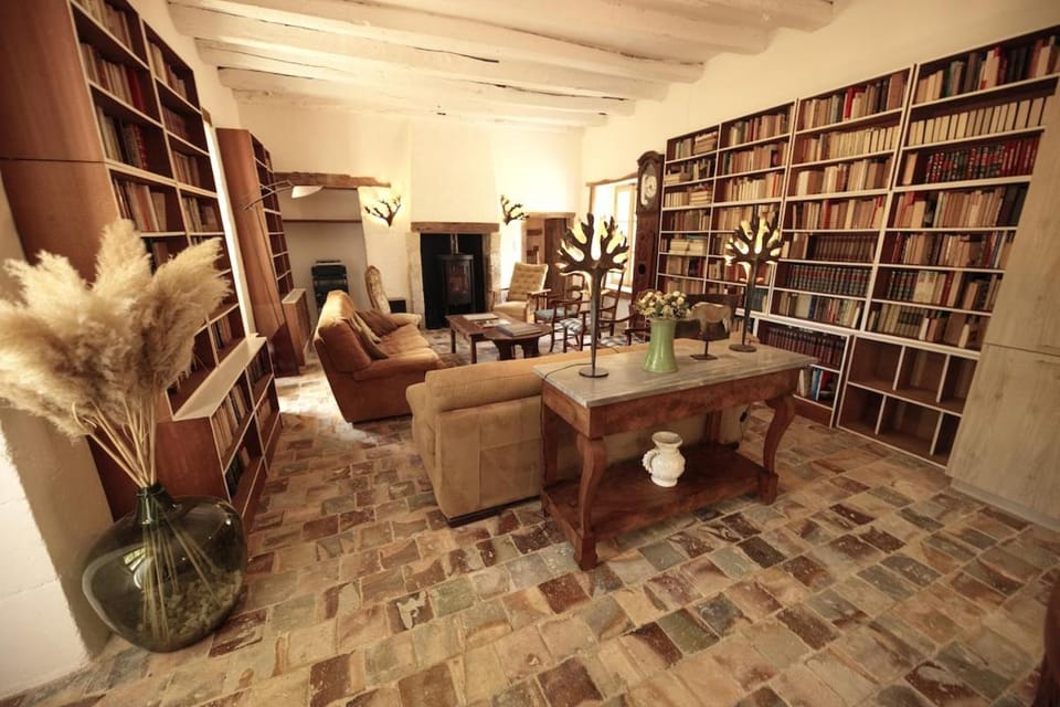 Library, Living room, Seating area