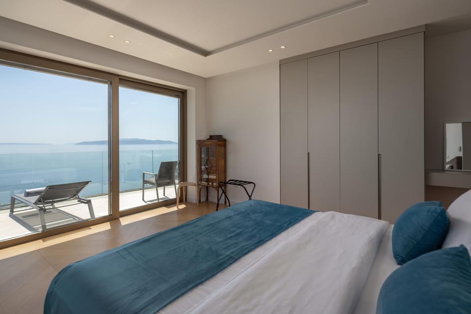 Bed, Bedroom, Sea view