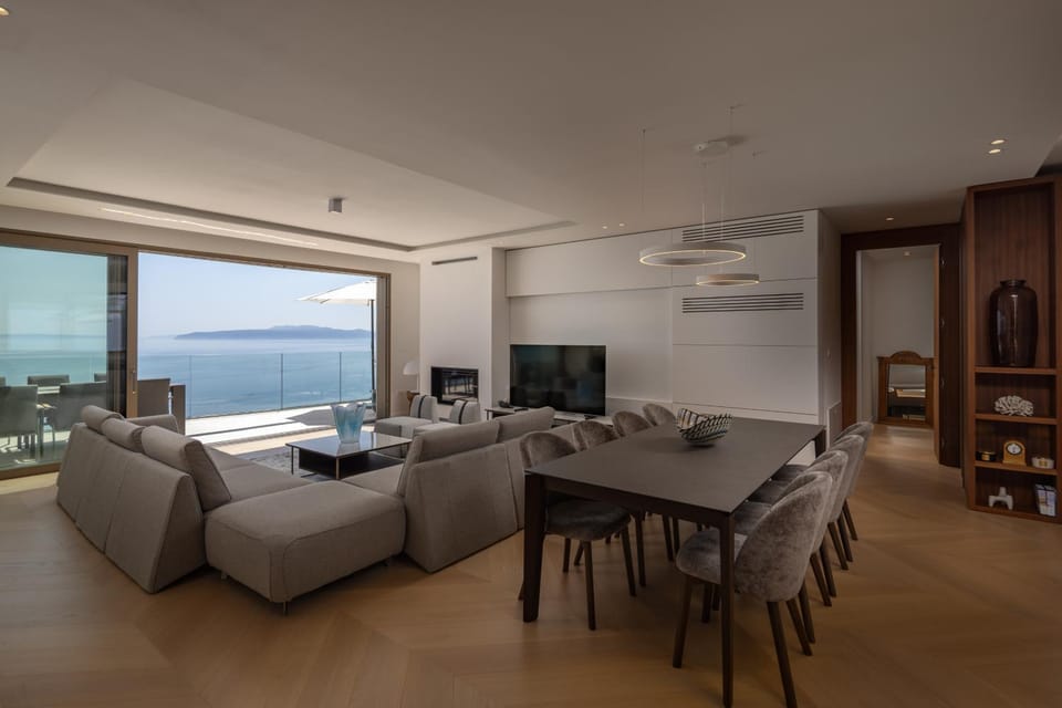 TV and multimedia, Living room, Seating area, Sea view
