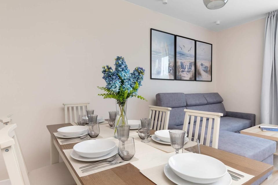 Seating area, Dining area, Bedroom