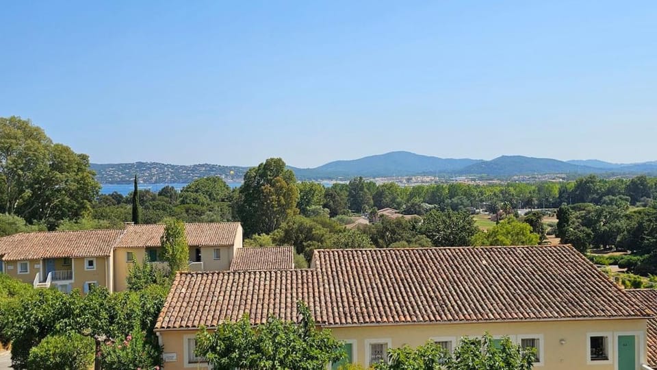 Apartment with sea view and pool Apartment in Grimaud