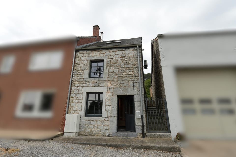 Property building, Day, Neighbourhood