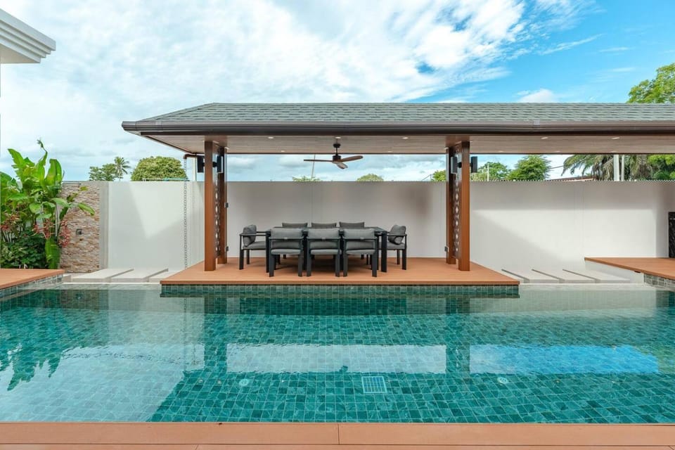 Tranquil Holiday Retreat Near Laguna Beach House in Choeng Thale