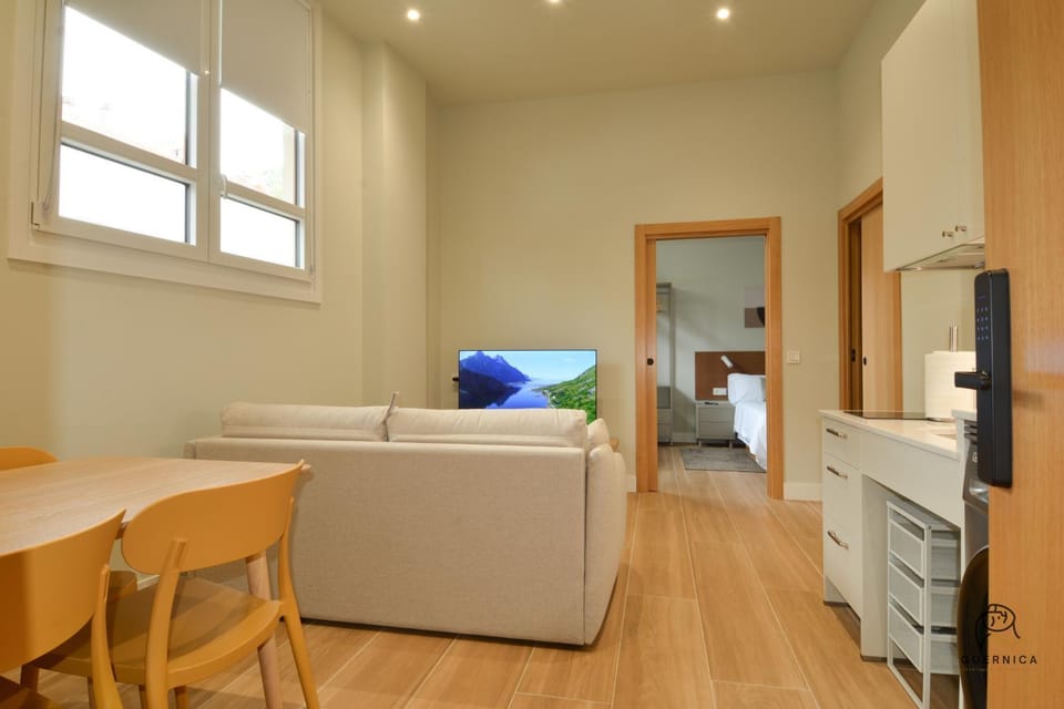 Kitchen or kitchenette, Living room, Seating area, Dining area, air conditioner