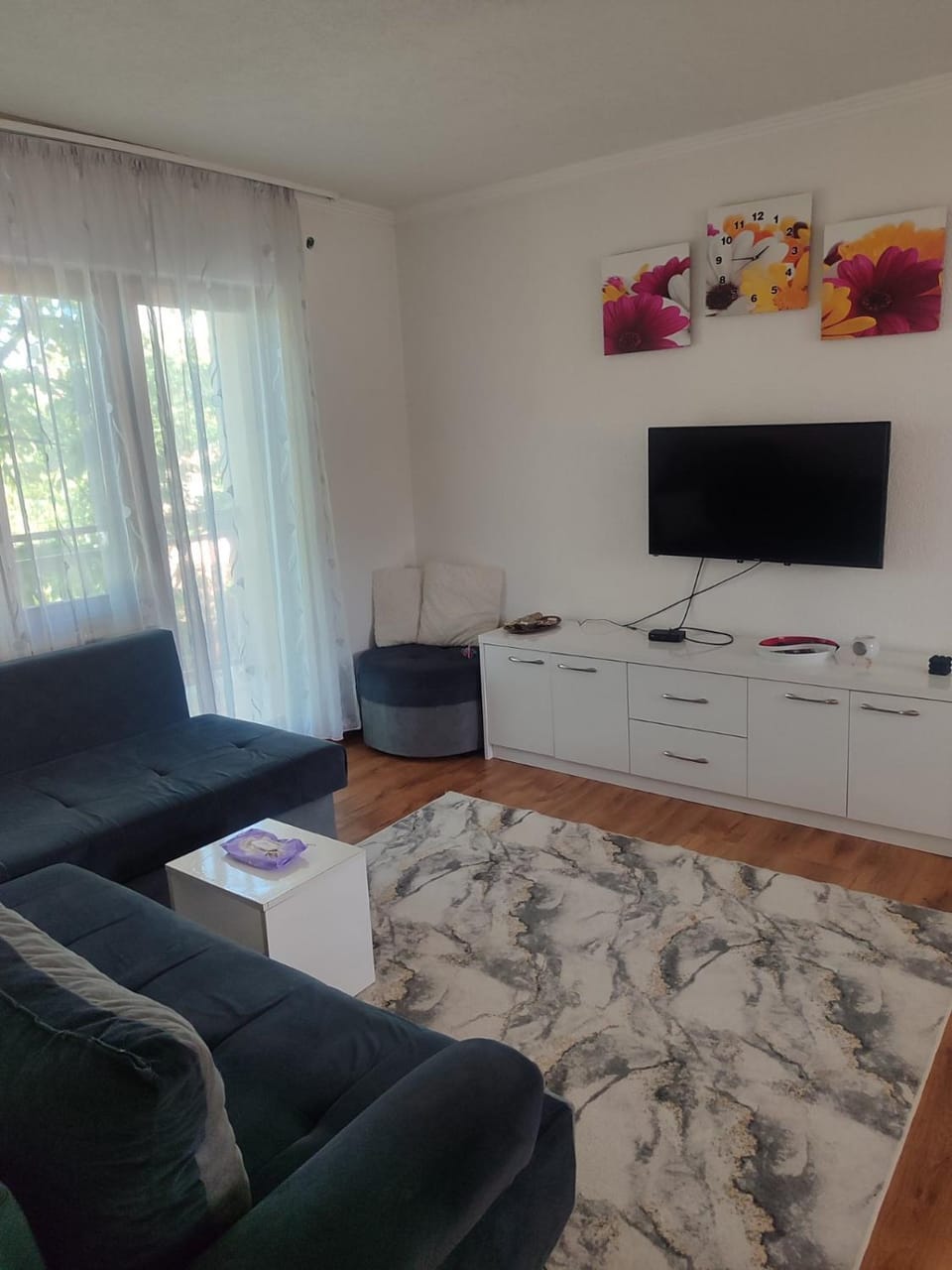 Communal lounge/ TV room, Living room, Seating area, Evening entertainment