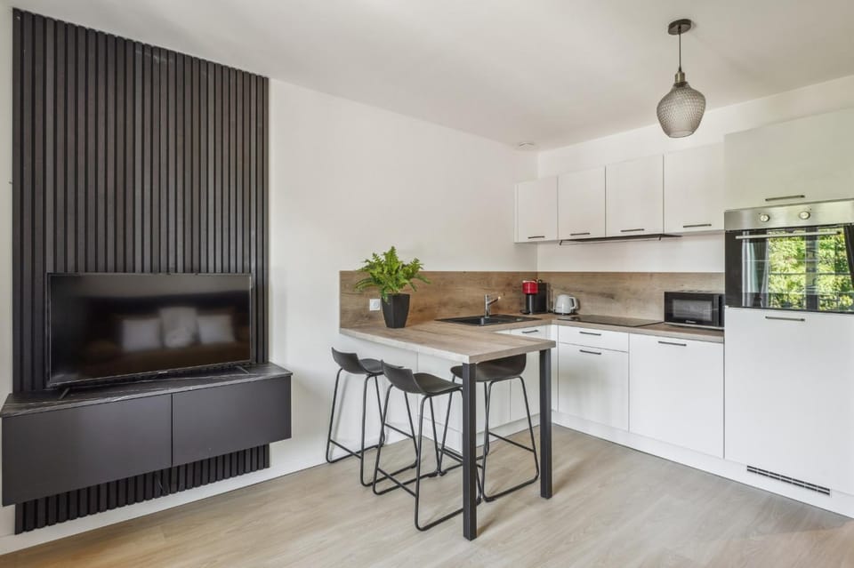 Kitchen or kitchenette, Dining area, dishwasher, oven, stove