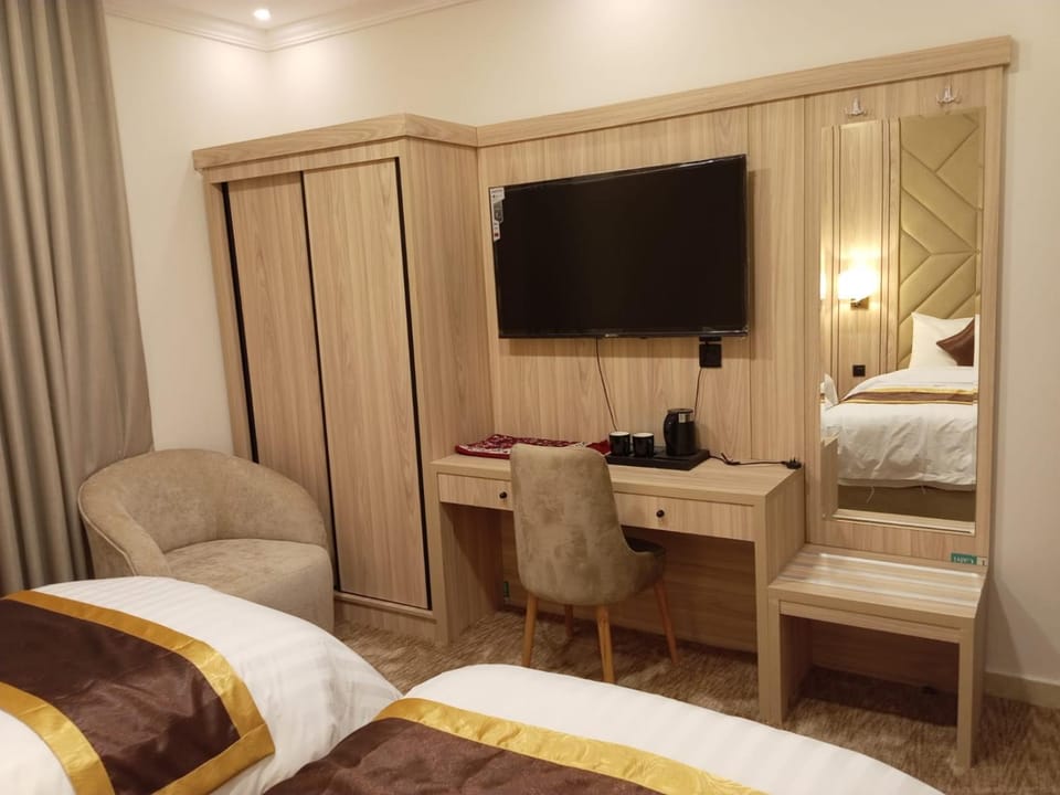 TV and multimedia, Photo of the whole room, Bedroom, wardrobe