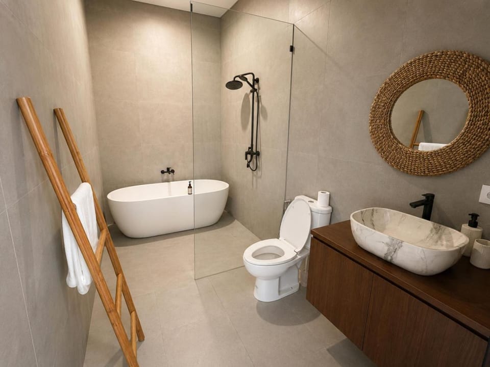 Shower, Toilet, Bathroom, Bath, towels