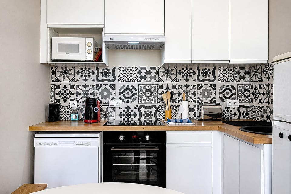 Kitchen or kitchenette, Living room