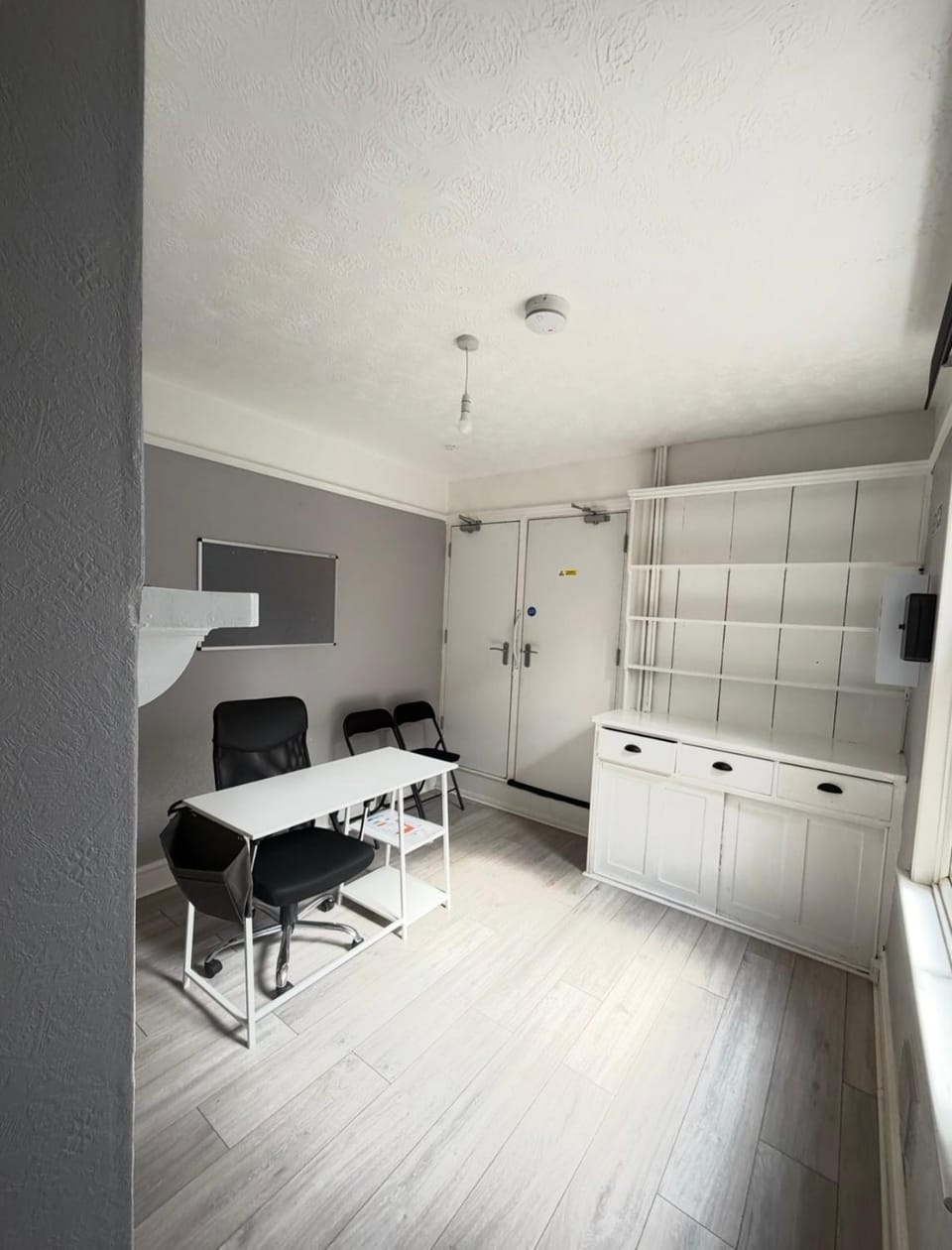 Budget Friendly 4 Bed Home Sleeps 9 In Town Centre Apartment in Aylesbury