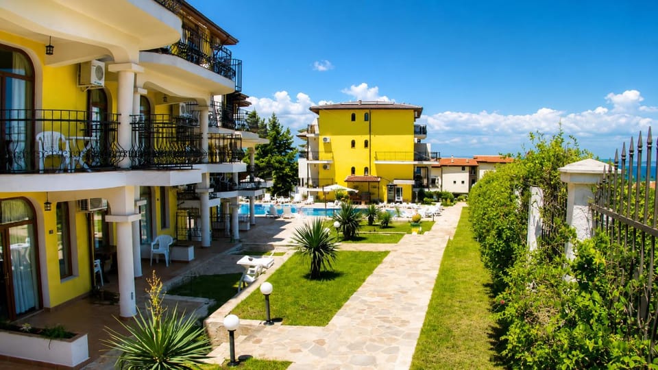 Апартамент Green Hills Sozopol Apartment in Burgas Province