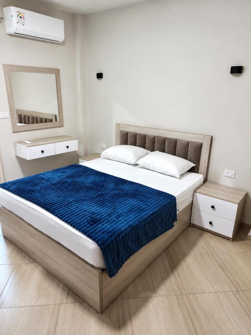 Bed, Photo of the whole room, Bedroom, air conditioner