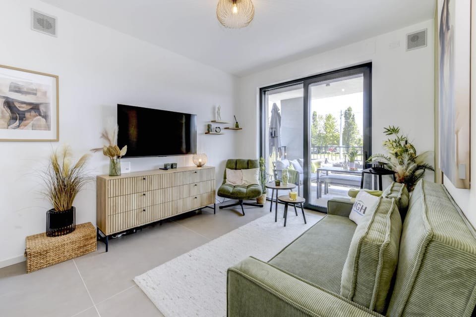 Communal lounge/ TV room, Living room