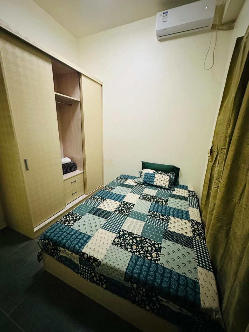 Bed, Photo of the whole room, Bedroom, air conditioner