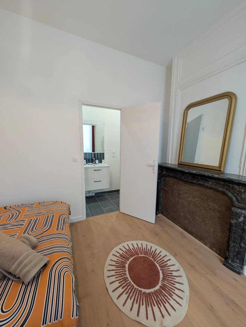 Chic 3-bedroom apartment-Patio-Garden-Downtown Apartment in Amiens