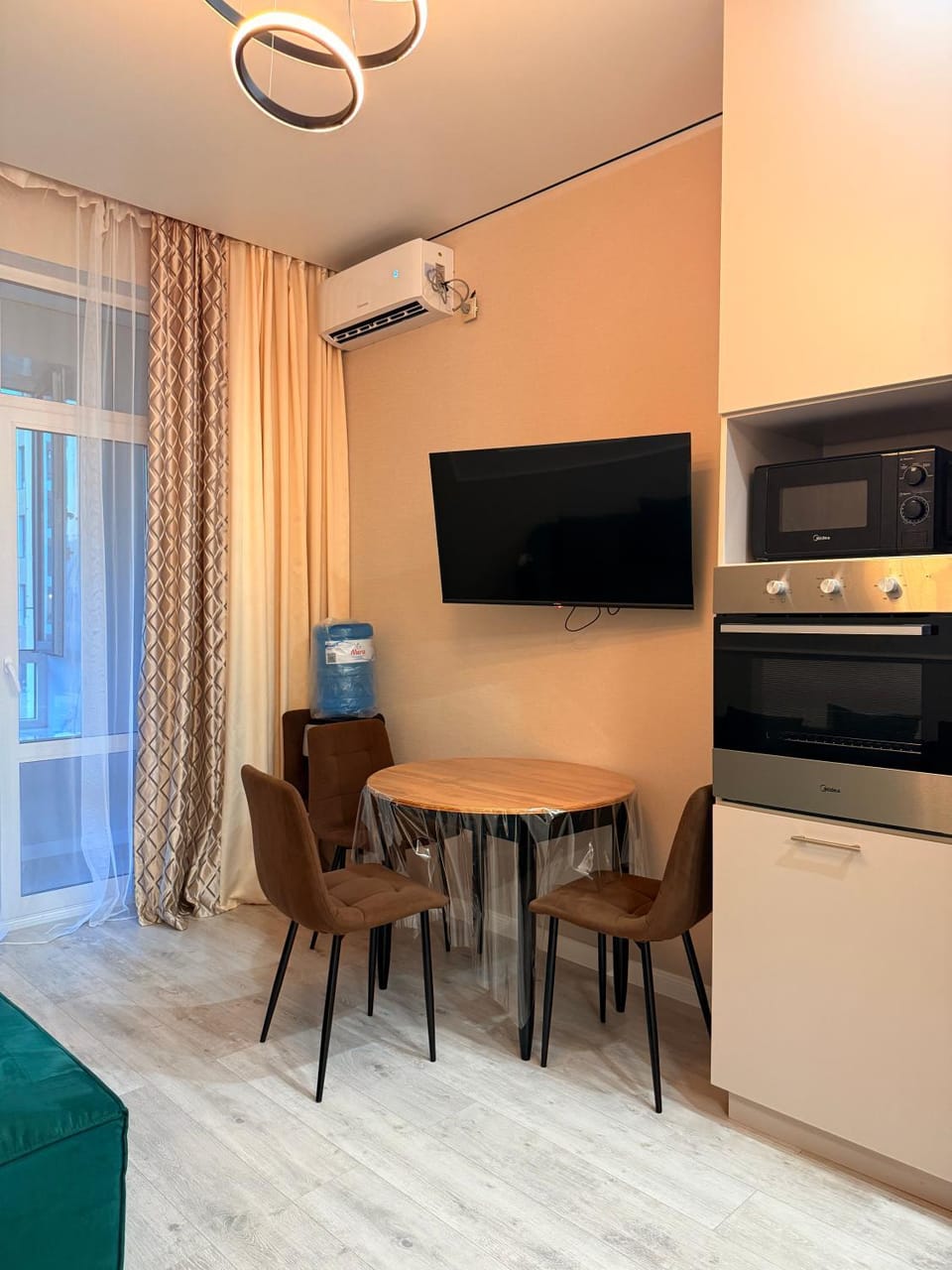 TV and multimedia, Living room, Seating area, oven, air conditioner